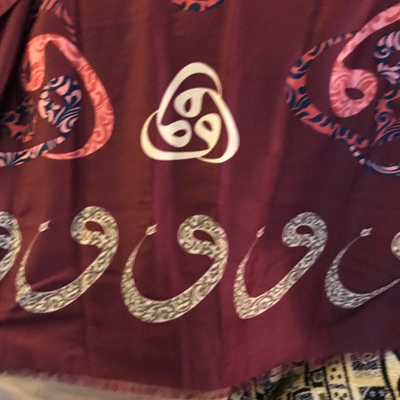 New ladies scarf. 100% polyester - Picture 3 of 5